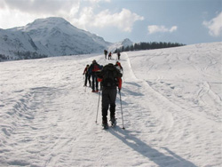 Il CAI Verbano con le racchette da neve e con gli sci sull’Hohture da Rotwald: verso la cima