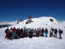 Il CAI Verbano con le ciaspole e con gli sci alla spianata di Maderlicke (Vallese) da Rothwald: foto di gruppo alla spianata di Maderlicke