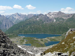 Il CAI Verbano con il Giovanile del CAI Frascati: alta Val Formazza, vista dei laghi del Toggia e Boden dalla Bocchetta di Val Maggia 
