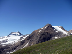 Il CAI Verbano con il Giovanile del CAI Frascati: alta Val Formazza, da sinistra la Punta d'Arbola e la Punta dei Sabbioni