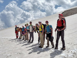 Il CAI Verbano con il Giovanile del CAI Frascati: alta Val Formazza, sui nevai scendendo dalla cima del Blinnenhorn
