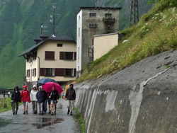 Il CAI Verbano con il Giovanile del CAI Frascati: alta Val Formazza, rientro sotto la pioggia a Morasco
