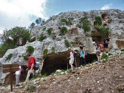 Il CAI  Verbano sull’Altopiano degli Iblei: la Necropoli di Filiporto nella Riserva Naturale di Pantalica