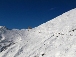 CAI Verbano - Zeda invernale nel giorno della Madonna: in vista del bivacco del Parco Nazionale Val Grande al Pian Vadà