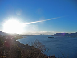 Il CAI Verbano sui sentieri dell'entroterra verbanese: panorama sul lago Maggiore alle luci dell'alba