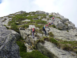 CAI Verbano - Ferrata del Limbo al Monte Mucrone: sul ponte tibetano