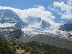 CAI Verbano: Giro dei Rifugi del Gran Paradiso nell'alta Valsavarenche (AO): la nord-ovest del Gran Paradiso e a destra il ghiacciaio di Laveciau