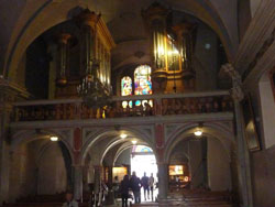 CAI Verbano - Due giorni lungo il Tour del Monte Bianco: la chiesa dedicata a San Michele a Chamonix, costruita nel 1709 e conosciuta anche per il suo importante organo, costruito da un artigiano di Grenoble per Marie Clare Alain, famosa organista francese degli anni 50.