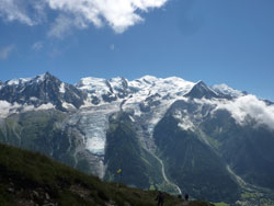 CAI Verbano - Due lungo il Tour del Monte Bianco: le cime del Monte Bianco viste dal rifugio Bel Lachat a 2.152 m