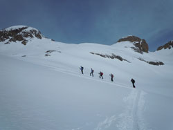 CAI Verbano: scialpinistica alla Punta di Valrossa in alta Val Formazza: verso la punta di Valrossa