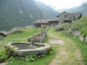 CAI Verbano: Giro ad anello da Alagna-Pianalunga - Passo Foric - Alpe e Passo Zube - Val d´Otro - Alagna: fontanelle a cascata a Dorf