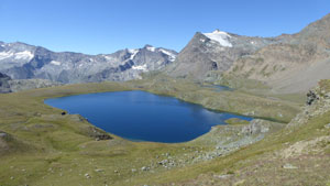 CAI Verbano - Monte Taou Blanc dal Rifugio Savoia ai Piani del Nivolet: il Lago Rosset con Punta e Ghiacciaio Basei