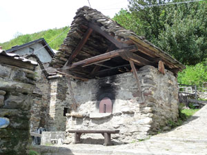 CAI Verbano e Amici della Montagna di Brissago (CH) - La Via dei torchi e dei mulini: il forno del pane a Tappia