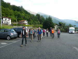 CAI Verbano: Da Sant´Agata al Monte Giove: il gruppo escursionisti alla partenza 
