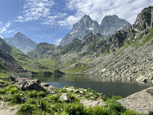 CAI Verbano - Giro del Monviso: lago Fiorenza, il Monviso sullo sfondo