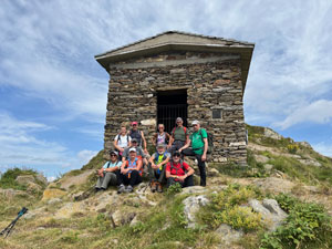 CAI Verbano - Escursione celebrativa al Pizzo Marona nel 150° della fondazione: davanti alla Cappella  